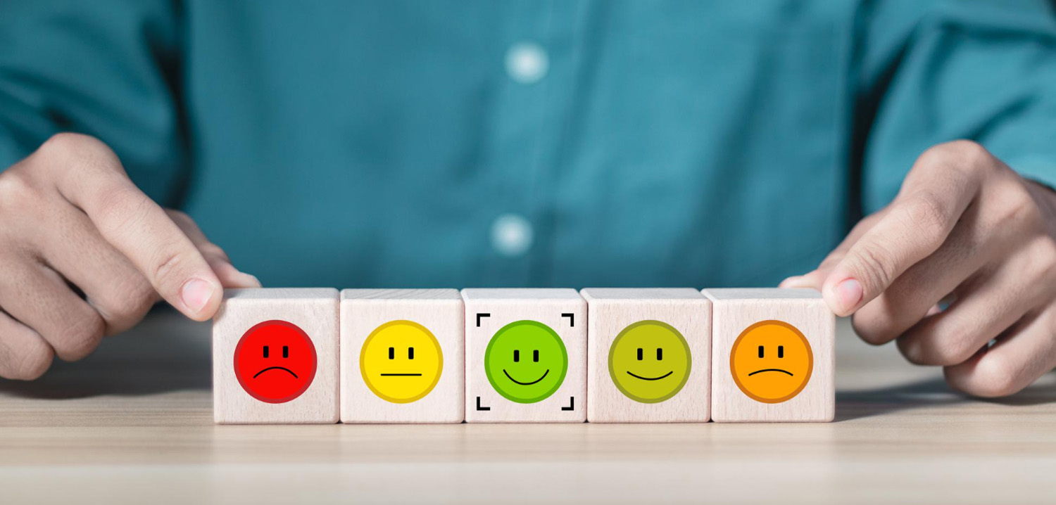 Bewertung als Würfel mit Emotionssymbolen von negativ bis positiv